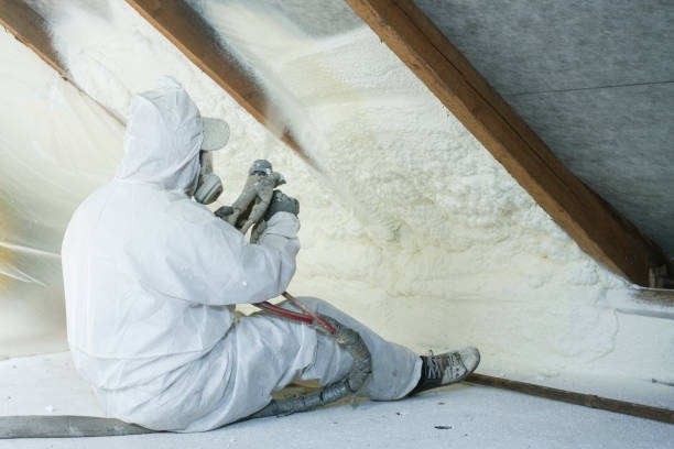 spray foam insulation is the best solution for closing air gaps and insulating garages, ceiling and metal buildings in Florida