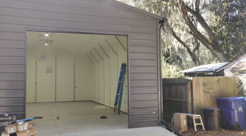 St Johns Florida metal building and garage spray foam insulation is the best choice for Florida heat and humidity